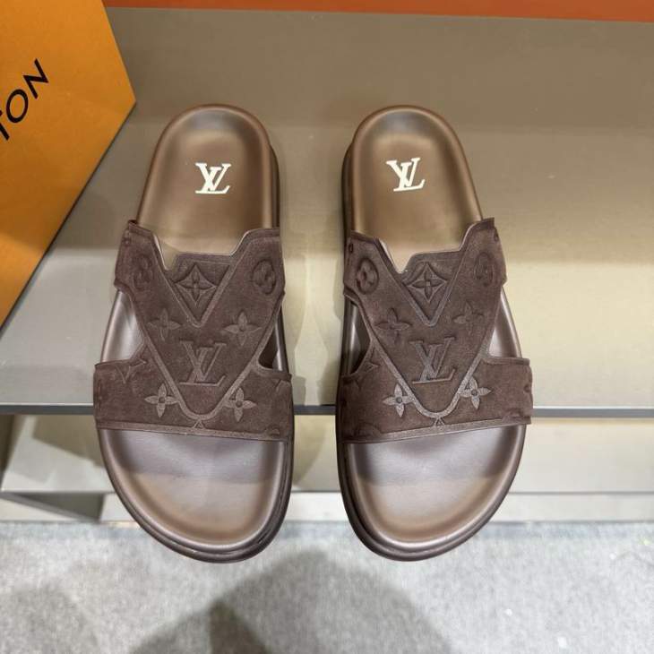 Picture of Louis Vuitton Slippers _SKULVsz38-45mnq0258647